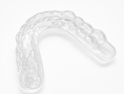 Férula de descarga transparente a medida para bruxismo — fabricación en laboratorio de ortodoncia